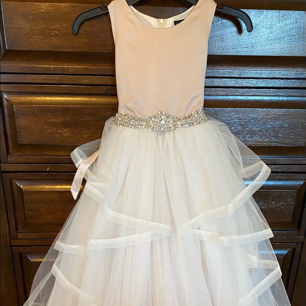 Selling one time use flower girl dress. Excellent conditions!